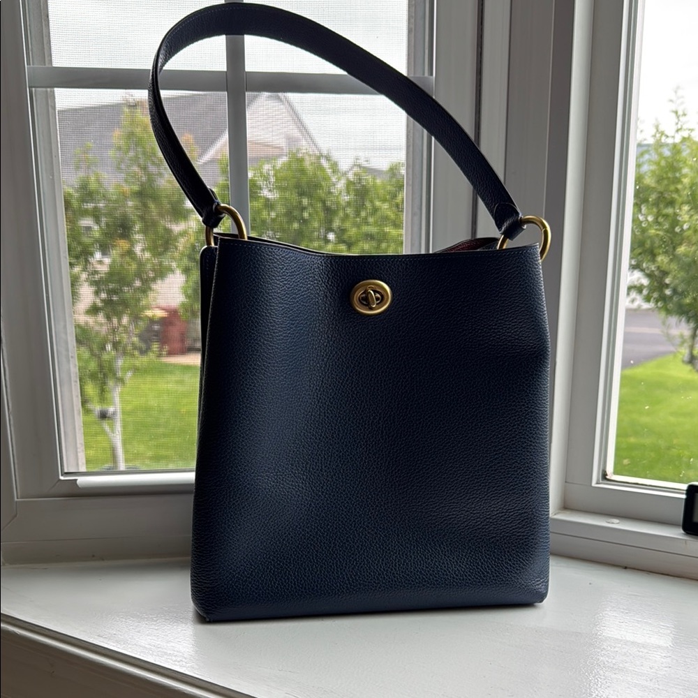 Coach Elegant Navy Blue Leather Shoulder Bag, Barely used